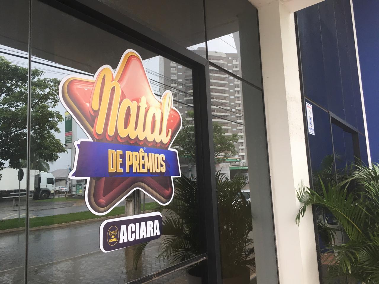 As lojas participantes exibem o adesivo da campanha nas vitrines e fachadas